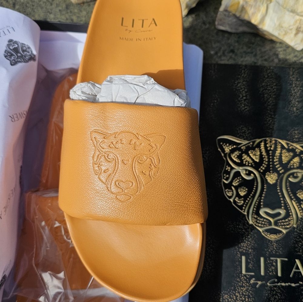 LITA by Ciara leather slides Tiger Embossed NWT, size 42 / 11, Made in I…